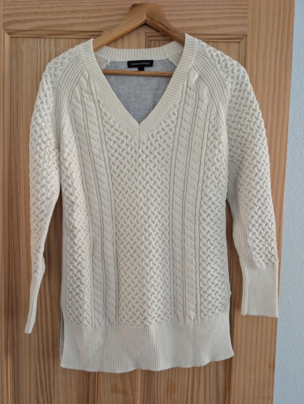 Banana Republic V-Neck Cable Knit Sweater S